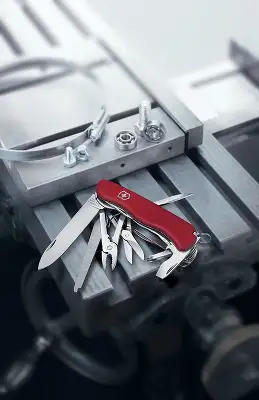 Нож перочинный Victorinox WORK CHAMP (0.8564) 111мм 21функц. красный карт.коробка